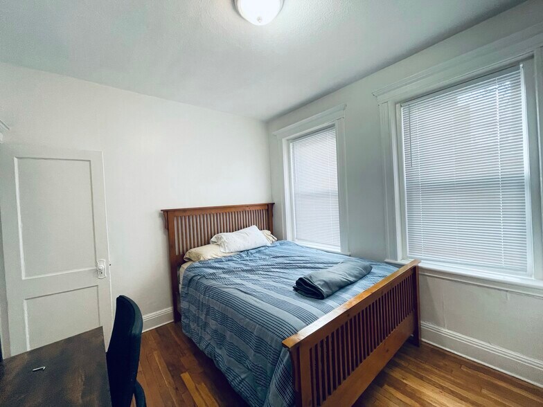 Building Photo - 4 Carol Ave