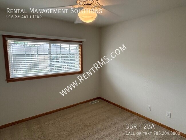 Building Photo - 916 SE 44th Terrace