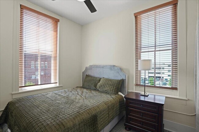 Building Photo - 127 W Evans St