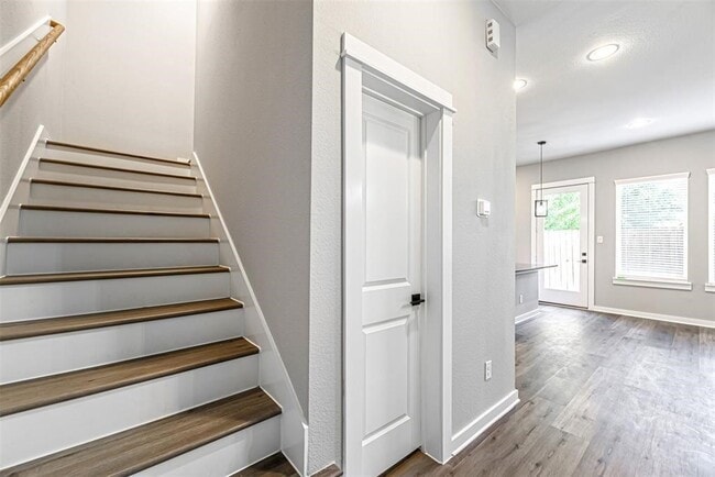 Building Photo - 6728 Parker Grv Ln