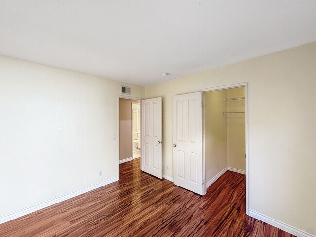 Building Photo - Bright & Spacious 4B/3BA Scripps Ranch Home - New AC, Hardwood Floors, Backyard!