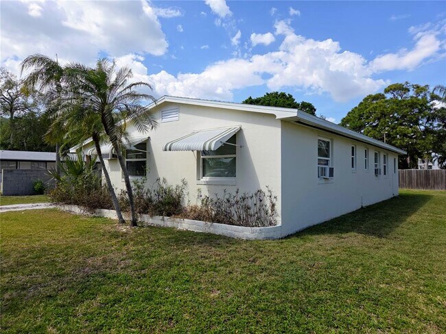 Building Photo - 6931 Hibiscus Ave S