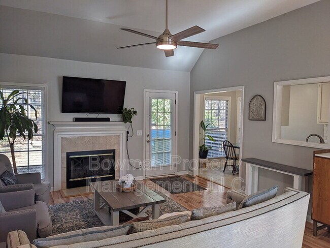 Building Photo - 180 Twin Creek Ct