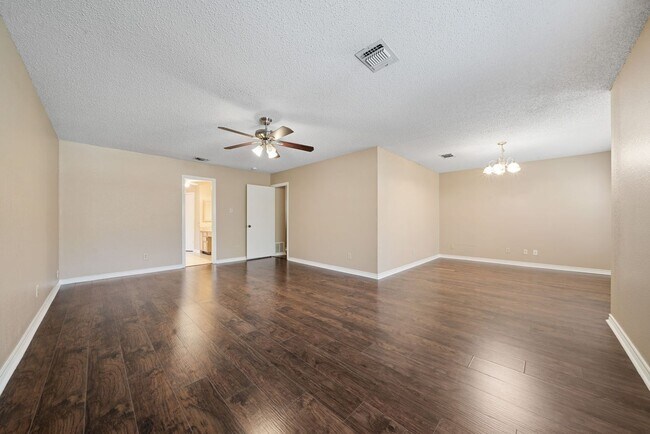 Building Photo - 4 Bedroom/2.5 Bath Redland Springs Subdivision