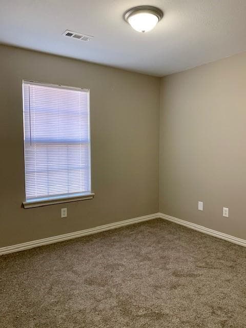 Building Photo - 565 Oakwoods Dr