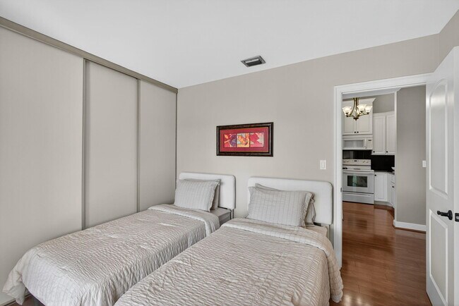 Building Photo - 6485 Chasewood Dr