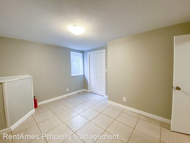 Building Photo - 525 Welch Ave