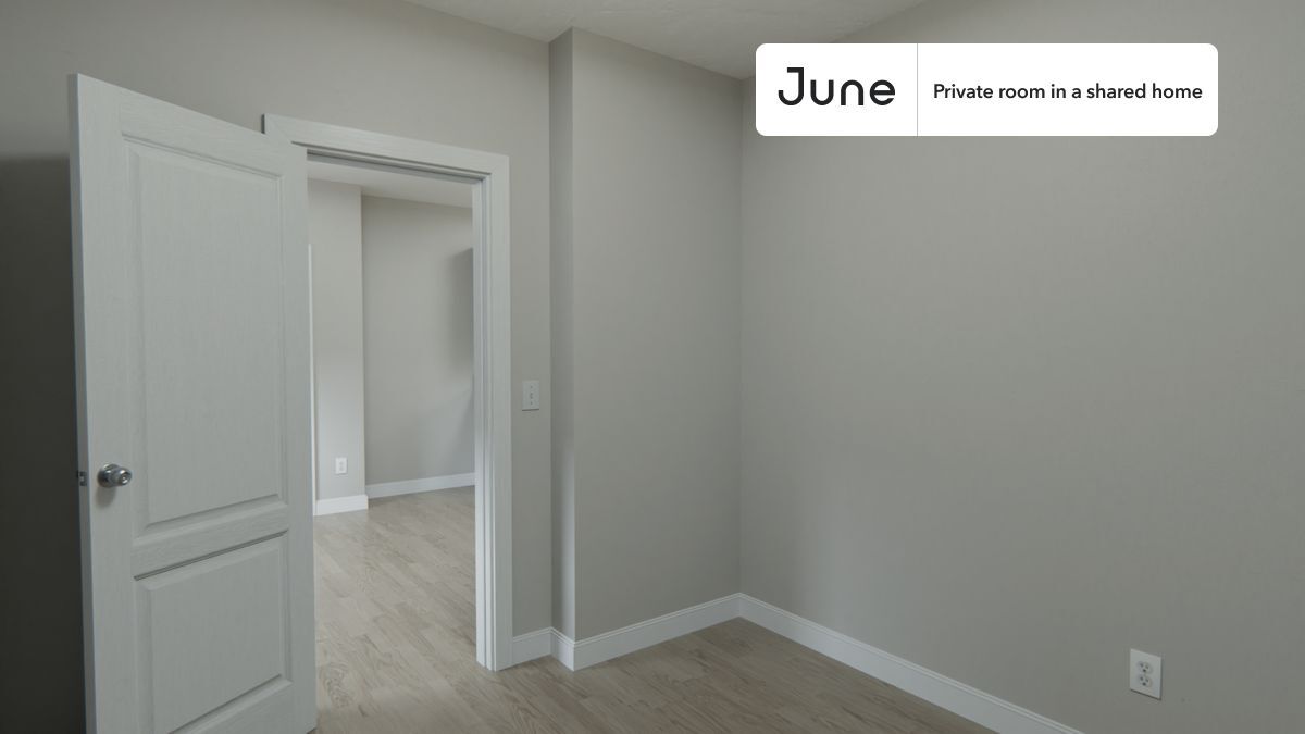 Building Photo - Room in Shared 3 bed/1 bath home