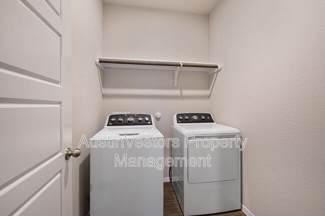 Building Photo - 244 Shugart St