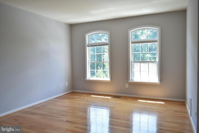 Building Photo - 20387 Fallsway Terrace