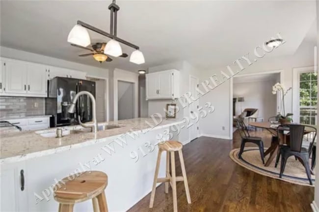 Building Photo - Classic Two Story 5 Bed 2.5 Bath Home in Blue Valley-Coming SOON!!