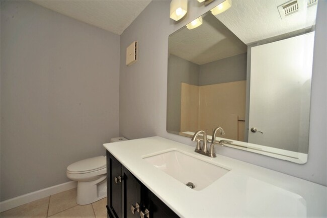 Building Photo - 2100 Forest Knoll Dr NE