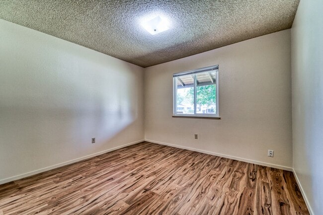 Building Photo - 4 bedroom 2 1/2 bath house in Yuba City