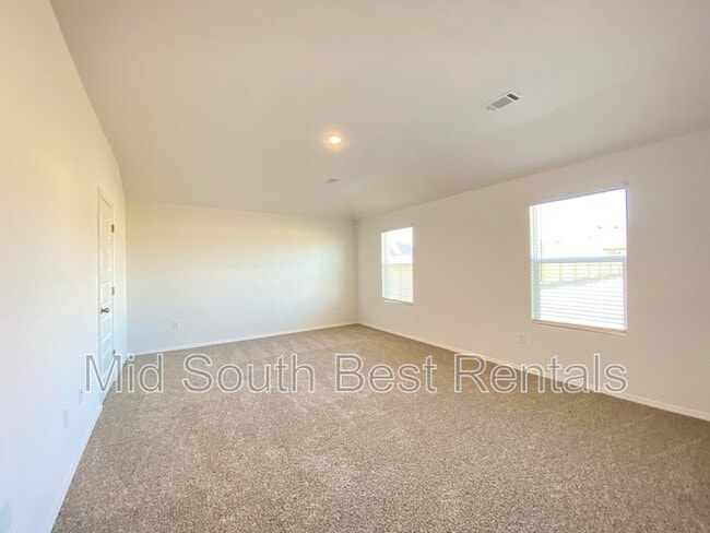 Building Photo - 36 Kelton Ln