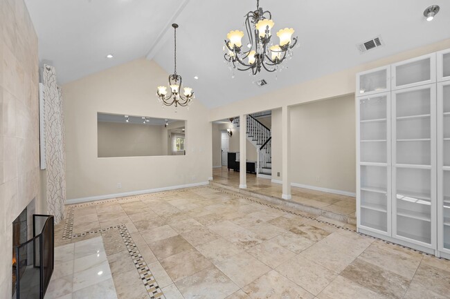 Building Photo - 5 Bedroom 5.5 Bathroom Pool Home in Encino