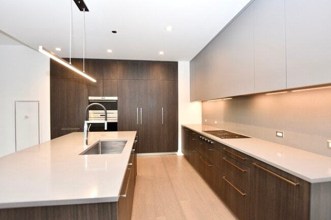 Building Photo - 60 E Randolph St