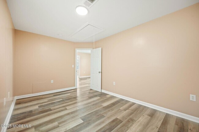 Building Photo - 143 Center Ave