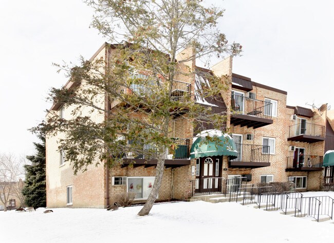 Primary Photo - 317 W Hawthorne Cir