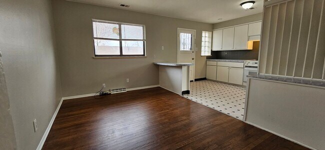 Building Photo - 1134-1138 N Akron St