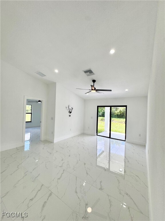 Building Photo - 670 Chemstrand St E