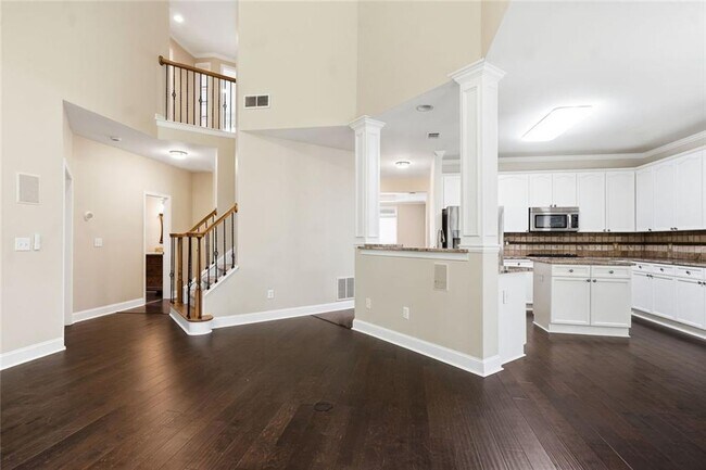 Building Photo - 2058 Woodside Park Dr