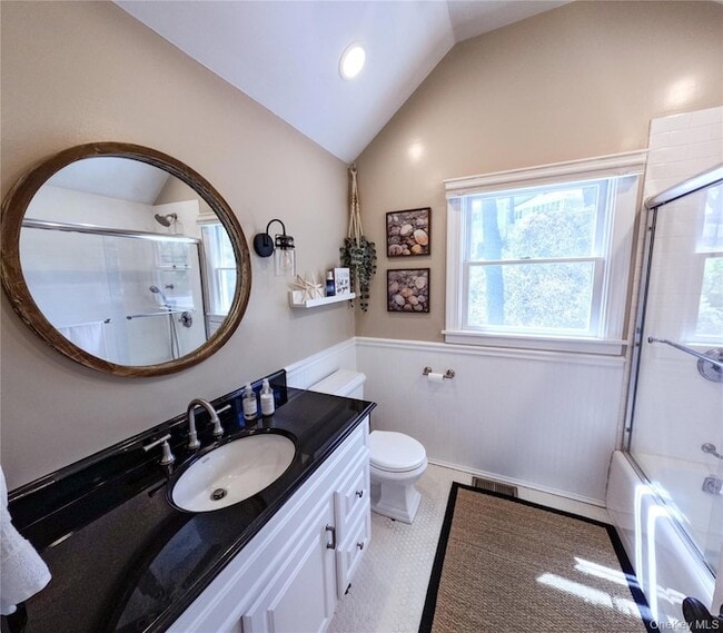 Building Photo - 4 Shorewood Dr