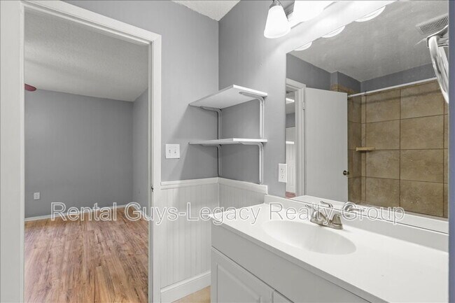Building Photo - 11406 Bedford Oaks Dr