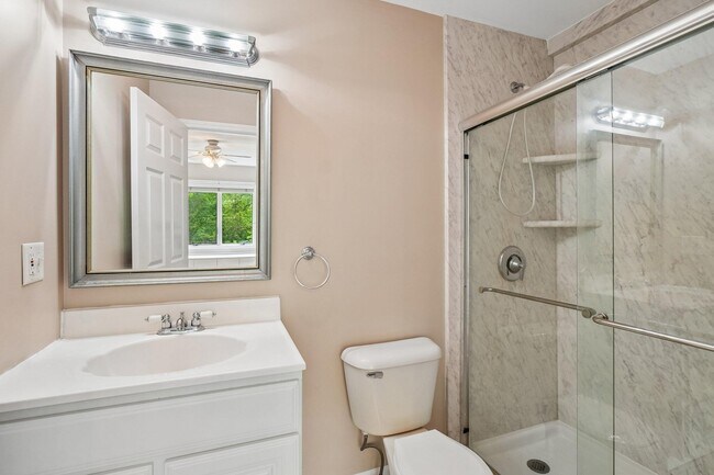 Building Photo - 1819 Brookview Dr