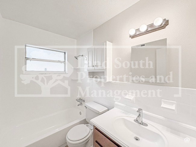 Building Photo - 738 Park Hill Ave