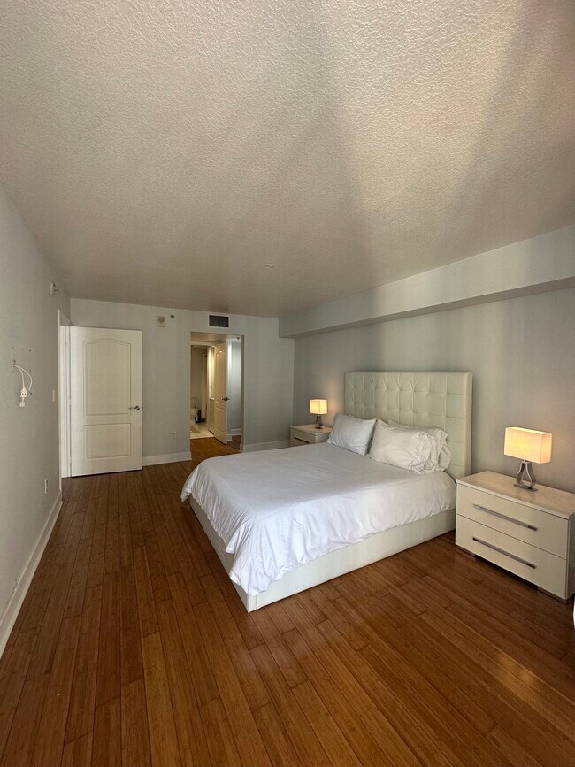 Dual closets and access to bathroom - 1200 Brickell Bay Dr