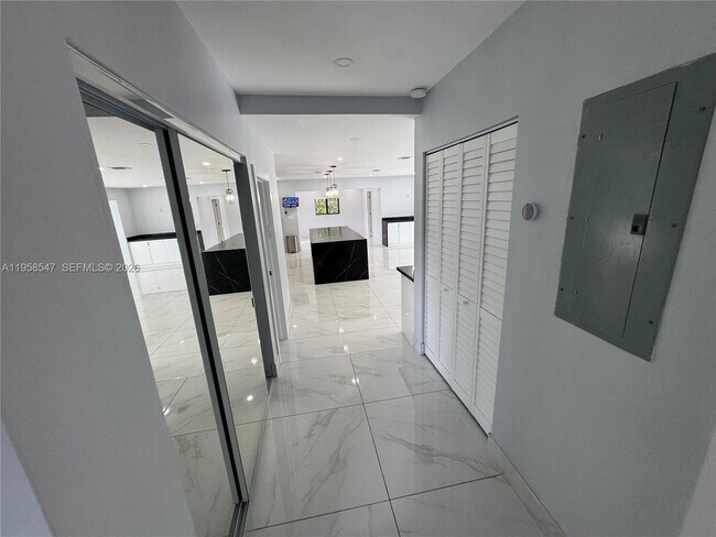 Building Photo - 575 NE 179th Dr