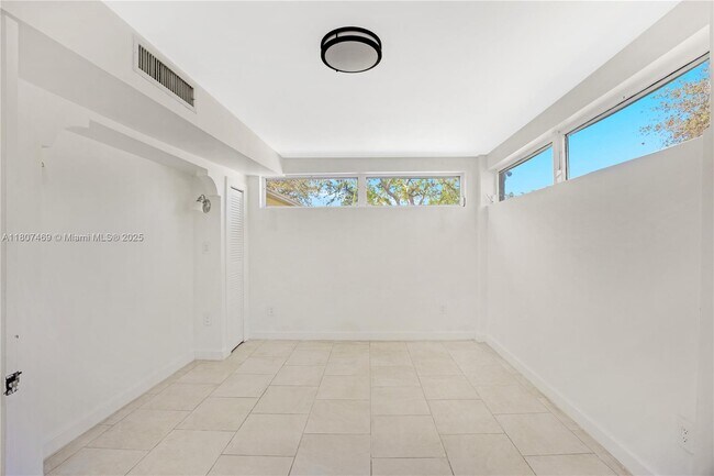 Building Photo - 50 NE 132nd Terrace