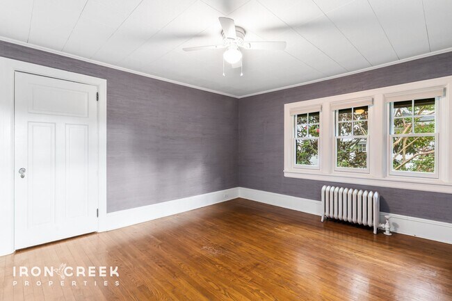 Building Photo - Charming Tudor Home in Historic Grove Park...