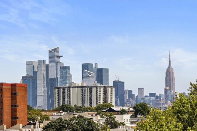 Building Photo - 142 Charles St