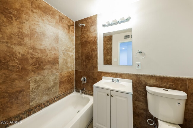 Building Photo - 4031 N 59th Dr