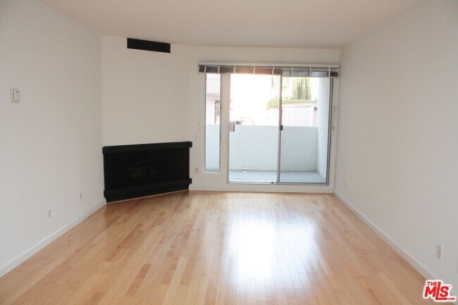 Building Photo - 1033 3rd St