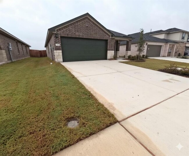 Building Photo - 424 NEW ALBANY Ln