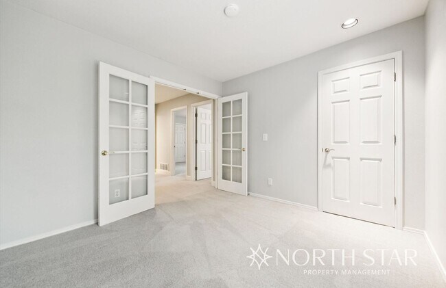 Building Photo - Beautiful Home Near Westlake Park