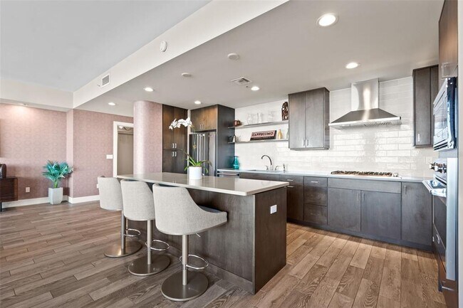 Building Photo - 176 4th Ave NE