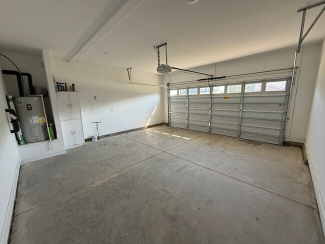 Building Photo - Stunning 4 Bed, 2.5 Bath Home in Cameron