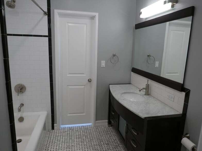 Bathroom - 16740 Morrison St