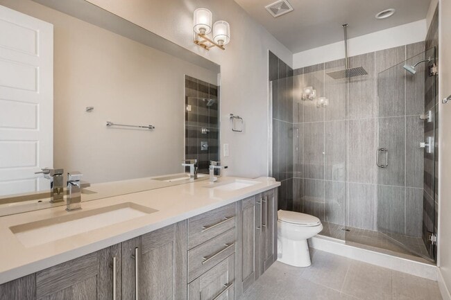 Building Photo - High Street Townhomes 3 bedroom unit with ...