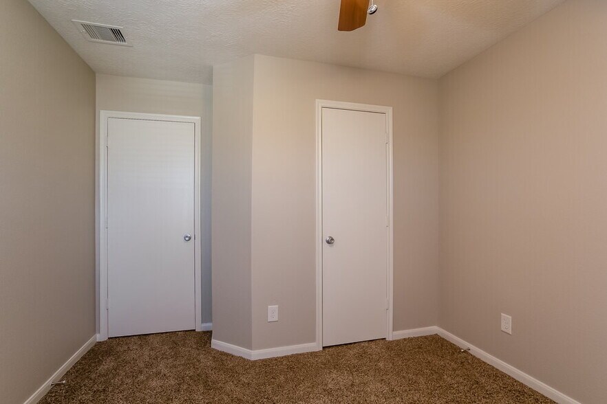 Building Photo - 1227 Grassy View Dr