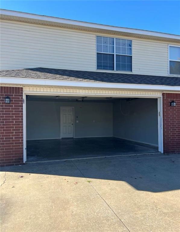 Building Photo - 910 N Meadowlands Dr