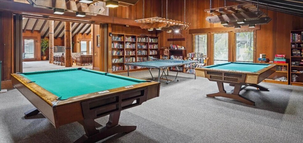 Clubhouse - 911 Fulton Ave