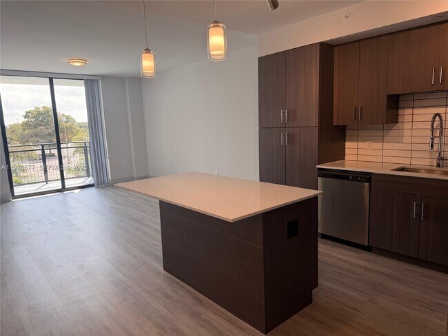 Building Photo - 9000 Ramblewood Dr