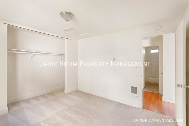 Building Photo - 1416 SE 32nd Pl