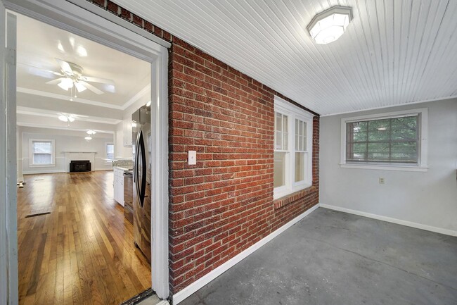 Building Photo - Lovely Brick Ranch Home Close to Uptown Ch...