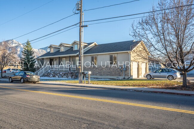 Building Photo - 698 E 1600 S