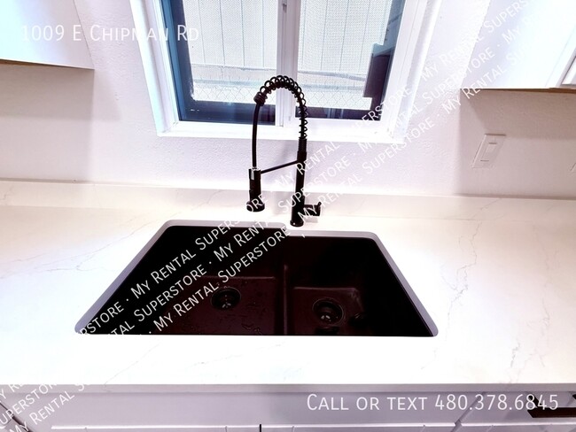 Building Photo - 1009 E Chipman Rd